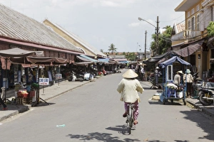 Wearing Prints: Outside Hoi Ans central market