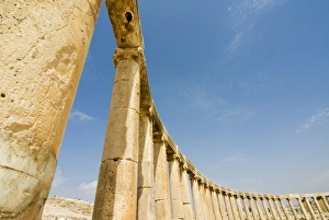Images Dated 14th October 2007: Oval Plaza with colonnade and Ionic columns, Jerash (Gerasa) a Roman Decapolis city