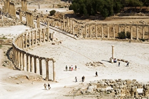 Images Dated 14th October 2007: Oval Plaza, colonnade and Ionic columns, Jerash (Gerasa) a Roman Decapolis city