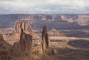 Images Dated 29th October 2009: Overlook at Mesa Arch, Canyonlands National Park, Utah, United States of America