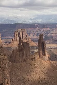 Images Dated 29th October 2009: Overlook at Mesa Arch, Canyonlands National Park, Utah, United States of America