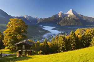 Overview of Berchtesgaden in autumn with the Watzmann mountain in the background, Berchtesgaden, Bavaria, Germany, Europe