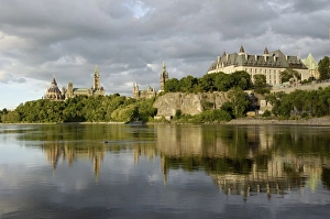 Images Dated 1st July 2007: Overview of Parliament Hill from the banks of the Ottawa river, Ottawa