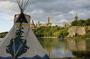 Images Dated 1st July 2007: Overview of Parliament Hill from the banks of the Ottawa river, Ottawa
