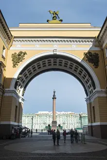 Palace Square with the Alexander Column in front of the Hermitage (Winter Palace), UNESCO World Heritage Site, St. Petersburg, Russia, Europe