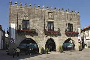 Minho Prints: Palace of the Town Council (Pacos do Conselha), dating from 1502, main square