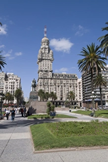 Images Dated 10th March 2009: Palacio Salvo, on east side of Plaza Independencia (Independence Square)