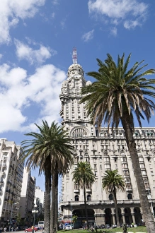 Images Dated 10th March 2009: Palacio Salvo, on east side of Plaza Independencia (Independence Square)