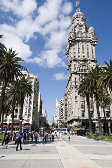 Images Dated 10th March 2009: Palacio Salvo, on east side of Plaza Independencia (Independence Square)