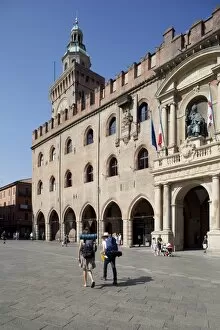 Images Dated 16th August 2011: Palazzo D Accursio (Palazzo Comunale) (Town Hall), Piazza Maggiore