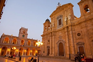 Palazzo VII Aprile, home of Marsala Town Hall, and Chiesa Madre dedicated to St. Thomas of Canterbury, Piazza della Repubblica, Marsala, Sicily, Italy, Europe
