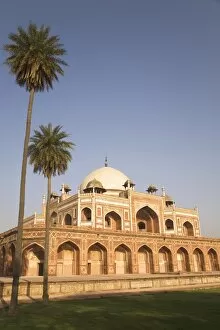 Palm trees beside the earliest example of Mughal architecture, Humayans Tomb
