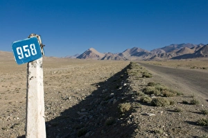 Images Dated 26th August 2009: The Pamir highway, the Pamirs, Tajikistan, Central Asia