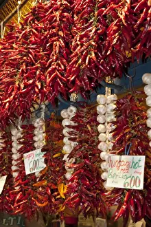 Large Group Prints: Paprika and garlic, Central Market (Kozponti Vasarcsarnok), Budapest, Hungary, Europe
