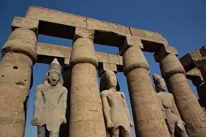 Papyrus Columns and Statues, Courtyard of Rameses II, Luxor Temple, UNESCO World Heritage Site, Luxor, Egypt, North Africa, Africa