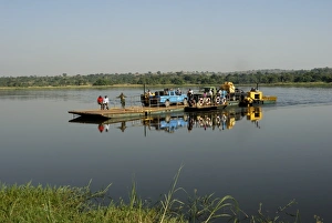 Images Dated 6th December 2007: Paraa Ferry, Murchison Falls National Park, Uganda, East Africa, Africa