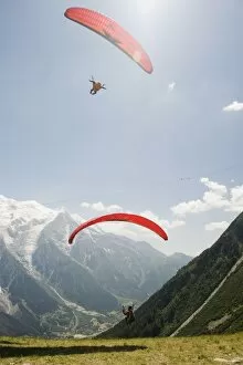 Images Dated 16th July 2009: Parapenters taking off, Chamonix Valley, Rhone Alps, France, Europe
