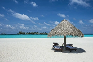 Parasol Prints: Parasol on a white sand beach and turquoise water, Sun Island Resort, Nalaguraidhoo island