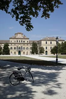 Images Dated 15th August 2011: Parco Ducale and Ducal Palace, Parma, Emilia Romagna, Italy, Europe