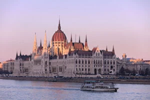 Parliament Collection: Parliament Building and River Danube at sunset, Budapest, Hungary, Europe