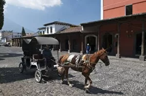 Images Dated 26th March 2009: Parque Central, Antigua, Guatemala, Central America