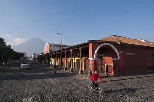 Images Dated 26th March 2009: Parque Central, Antigua, Guatemala, Central America