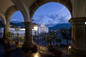 Images Dated 26th January 2010: Parque Central, Antigua, Guatemala, Central America