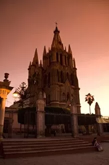 Images Dated 30th October 2008: Parroquia de San Miguel Arcangel at sunset, San Miguel de Allende, Guanajuato