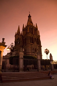 Images Dated 30th October 2008: Parroquia de San Miguel Arcangel at sunset, San Miguel de Allende, Guanajuato