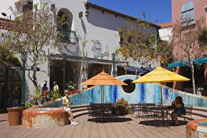 Images Dated 14th July 2009: Paseo Nuevo Shopping Mall, Santa Barbara, California, United States of America