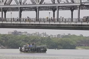 Images Dated 5th April 2009: Passenger ferry under Howrah Bridge, Kolkata, West Bengal, India, Asia