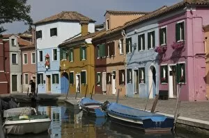 Images Dated 14th May 2009: Pastel coloured houses by a canal in Burano, Venetian Lagoon, Venice, Veneto