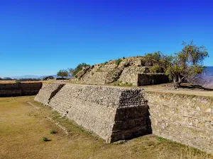 Terraces Prints: Patio Hundido, Sunken Courtyard