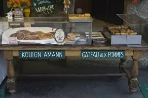 Images Dated 16th July 2007: Patisserie in the old Walled Town of Concarneau with signs in Breton and French languages