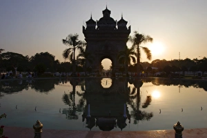 Patuxai Prints: Patuxai monument