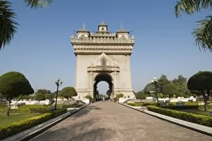 Images Dated 9th January 2008: The Patuxai (Victory Gate) on Lan Xang Avenue, Vientiane, Laos, Indochina