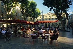 Pavement cafe in the Place de l Hotel de Ville, Aix-en-Provence, Bouches-du-Rhone