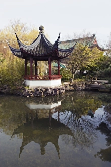 Images Dated 4th April 2009: Pavilion in Dr. Sun Yat Sen Park, Chinatown, Vancouver, British Columbia