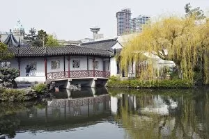 Images Dated 4th April 2009: Pavilion in Dr. Sun Yat Sen Park, Chinatown, Vancouver, British Columbia