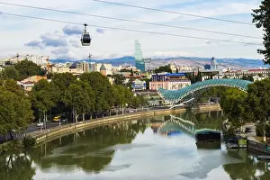 Peace Bridge over the Mtkvari River, designed by Italian architect Michele de Lucci