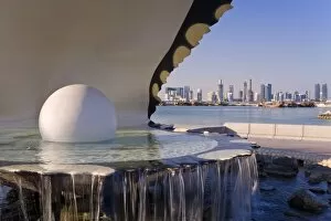 Images Dated 14th December 2007: Pearl Monument on the Corniche of Doha Bay with the