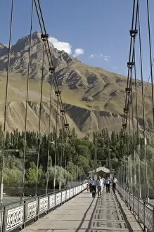 Images Dated 20th August 2009: Pedestrian bridge over Gunt River, Khorog, Tajikistan, Central Asia