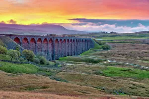 North Yorkshire Collection: Pen-y-ghent and Ribblehead Viaduct on Settle to Carlisle Railway, Yorkshire Dales National Park