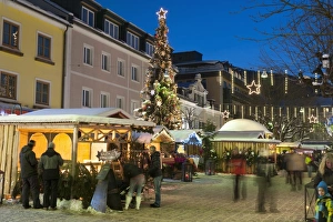 Christmas Decoration Prints: People at Christmas market, Haupt Square, Schladming, Steiemark, Austria, Europe