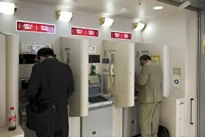 Images Dated 4th May 2009: People doing after-hours banking at bank teller machines in Japan, Asia