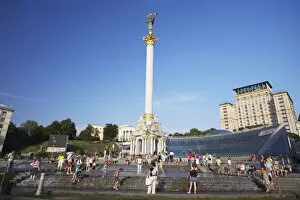Images Dated 23rd July 2009: People in Independence Square (Maydan Nezalezhnosti) with Hotel Ukraina in background