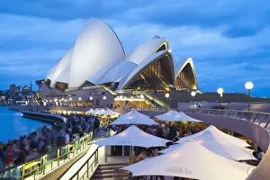 Images Dated 2nd April 2011: People at the Opera Bar in front of Sydney Opera House, UNESCO World Heritage Site, at night
