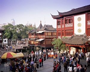 Queue Prints: People outside the Yu Yuan tea house, Yu Yuan Shangcheng, Yu Gardens Bazaar
