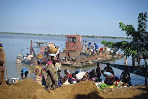 Niger Prints: People along river bank, River Niger, Segou, Mali, Africa