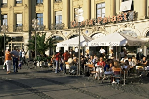 Karlsplatz Prints: People sitting outside a cafe on Karlsplatz